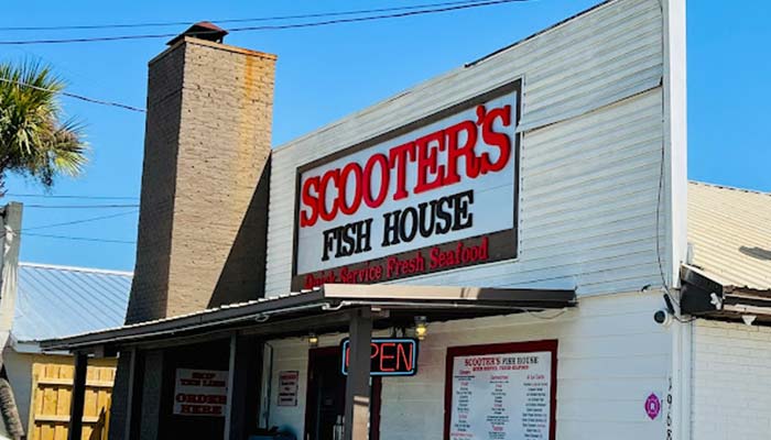 Scooter's Fish House platter served at the best seafood restaurant in Navarre Florida