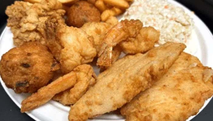 The original Scooter's Fish House platter served at the best seafood restaurant in Navarre Florida